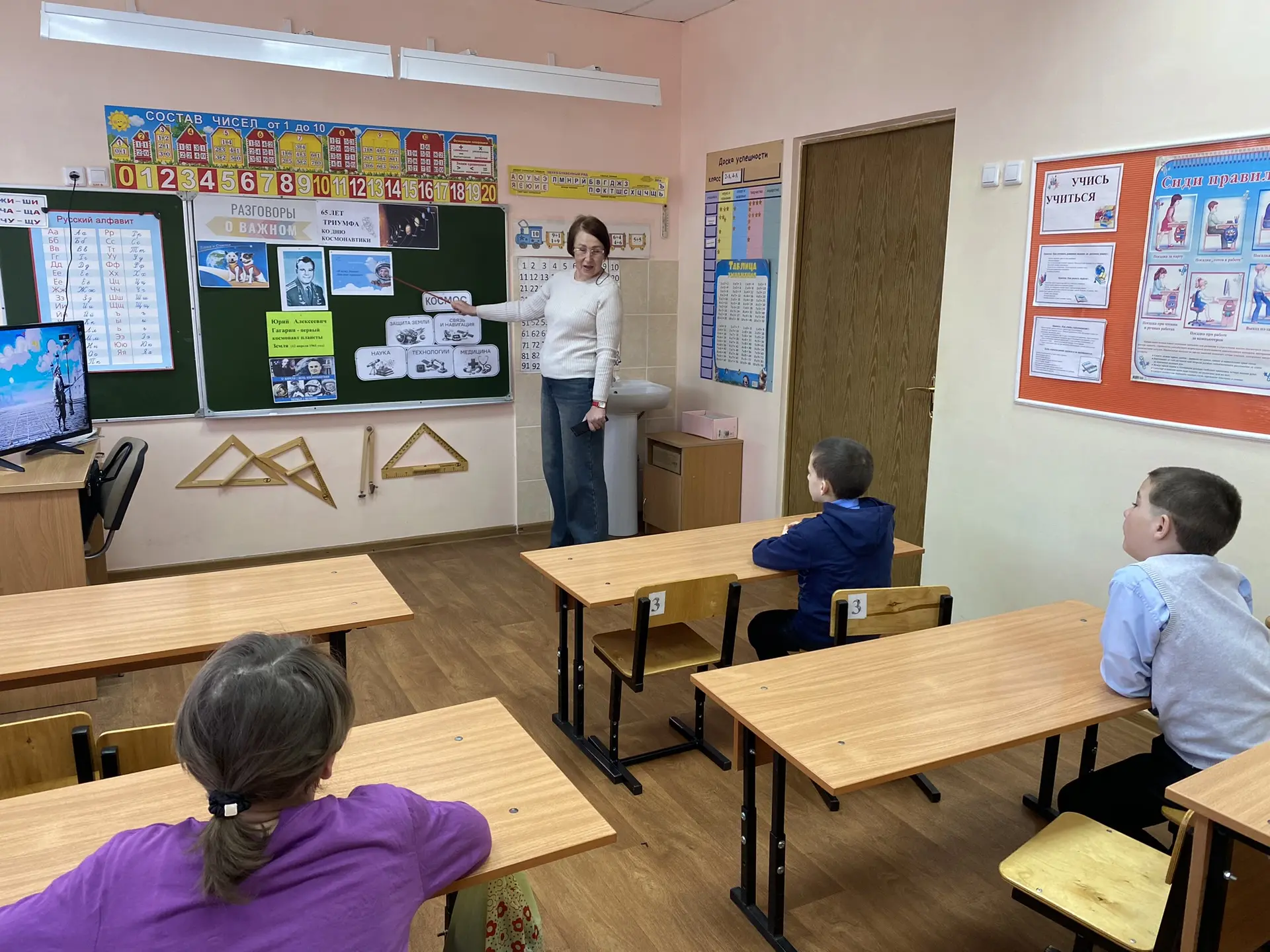 6 апреля во всех классах ОКОУ «Октябрьская школа-интернат» в рамках цикла внеурочных за...