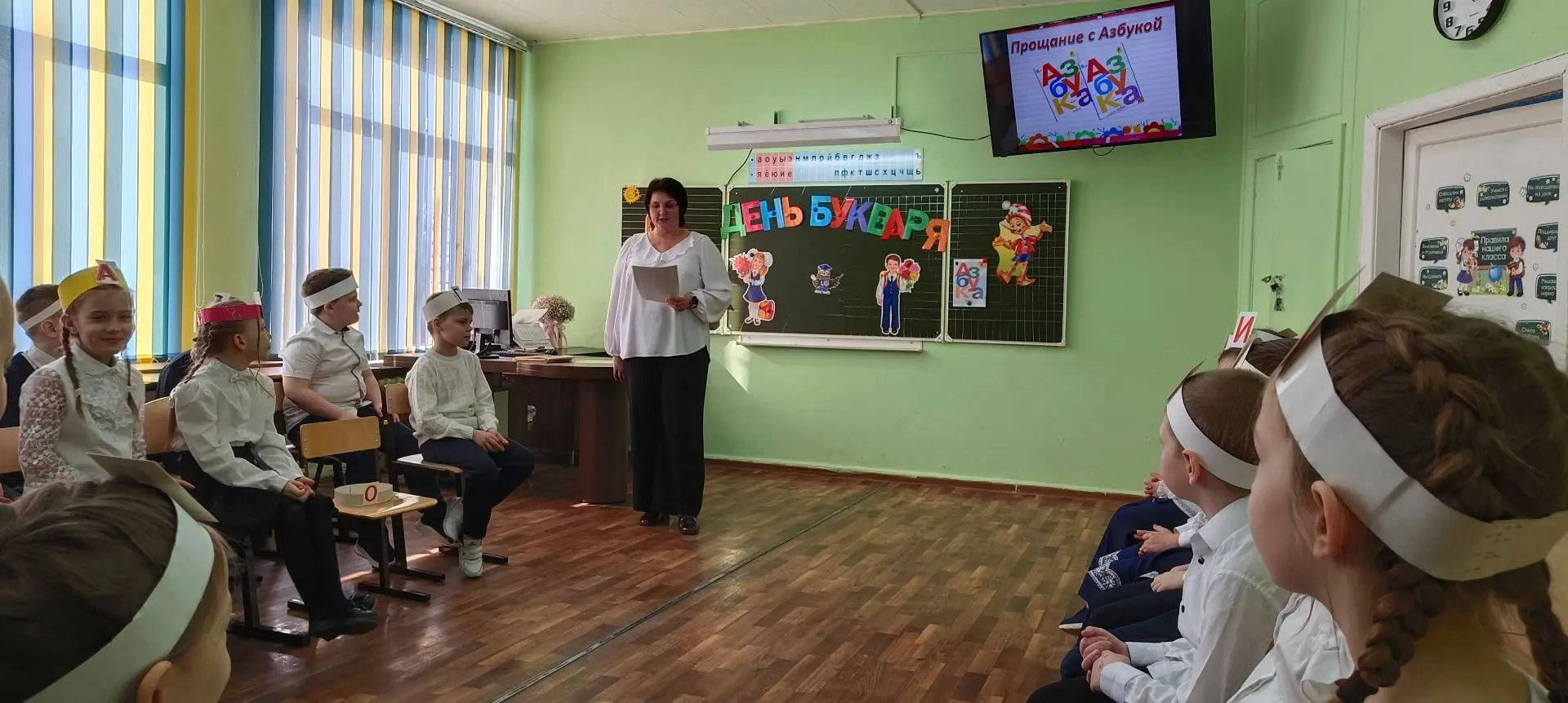 Первоклассники попрощались с «Азбукой» — своей самой первой, самой главной книгой, кото...