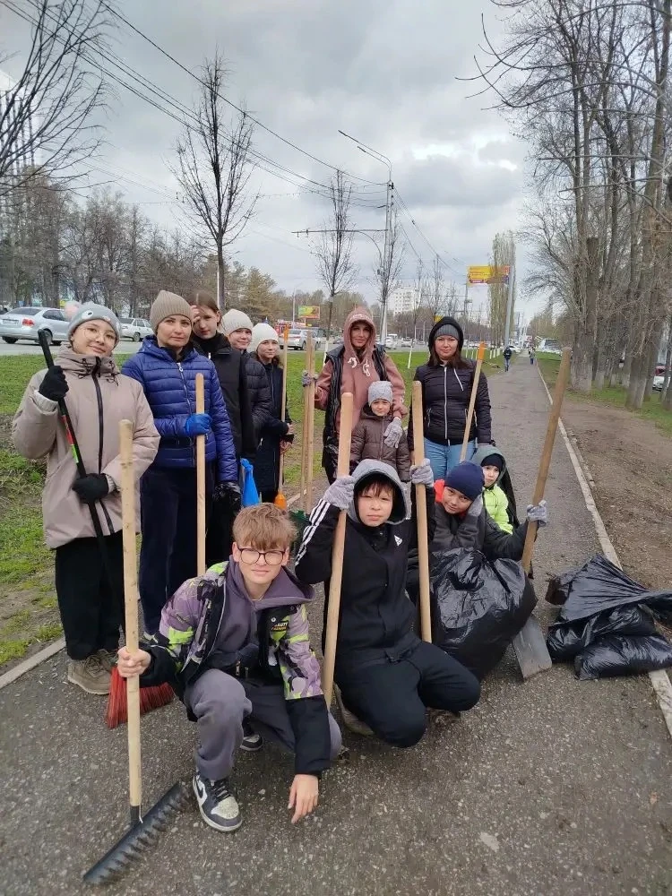 «У природы нет плохой погоды», — говорят те, кто сегодня вышел на общегородской субботник! 🌬🌧 Спасиб