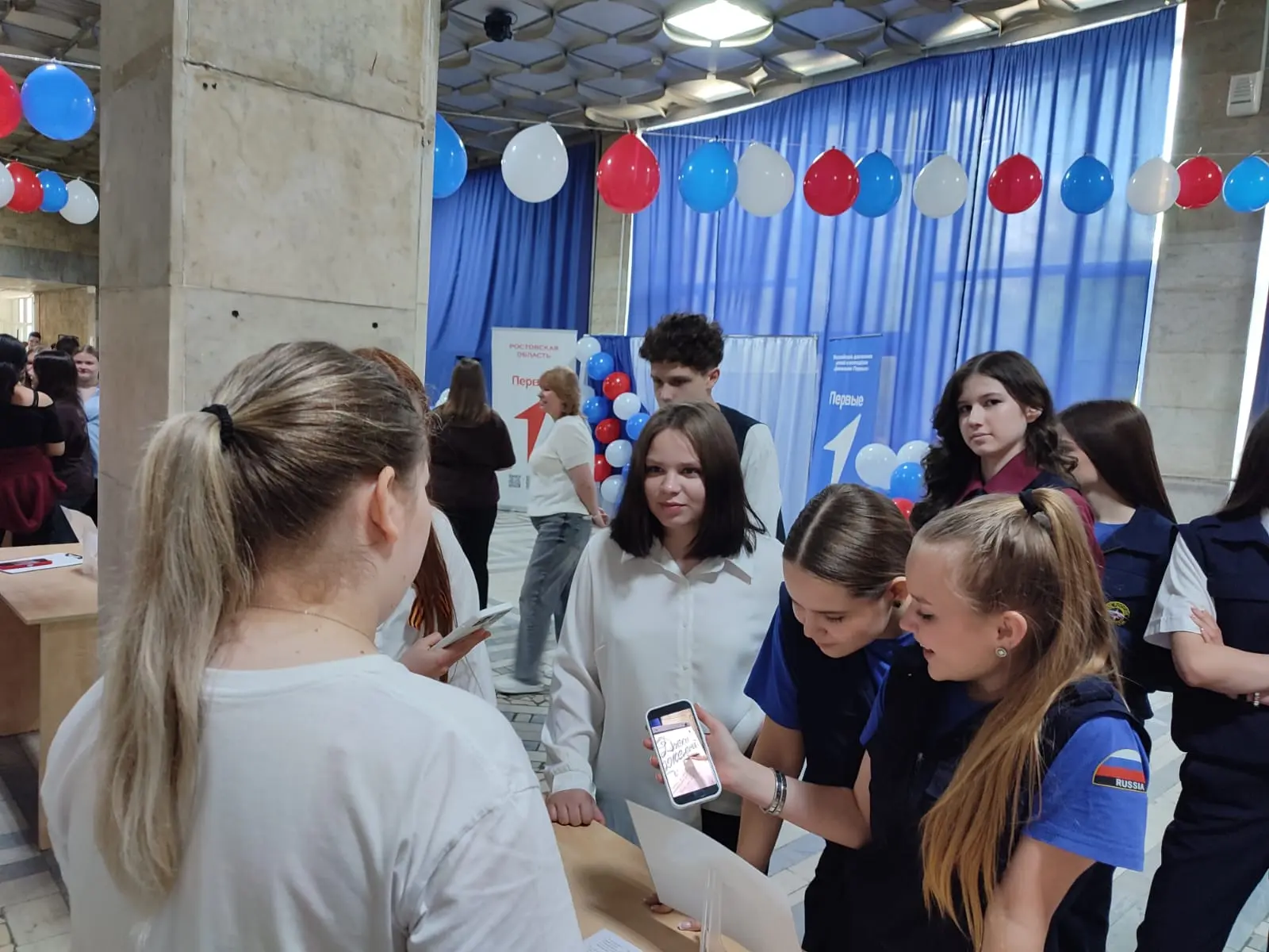МедиаПервые: Погнали! 🚀  12 мая наши лицеисты Сидорова Ксения (8б), Дель Полина (9а) и Петров Дмитри