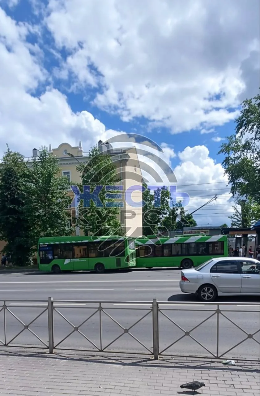 На остановке Дзержинского автобус столкнулся с троллейбусом 

Подробности неизвестны. 


Жесть Курс