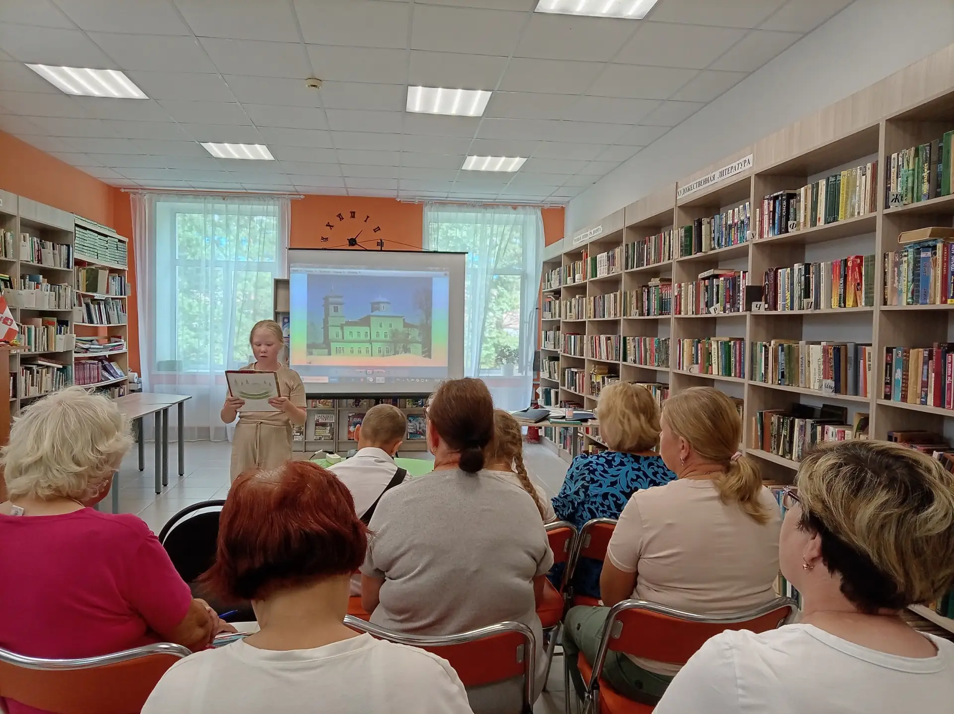 Тепло, поэзия и история родного края: как прошёл день в Васильевской библиотеке.