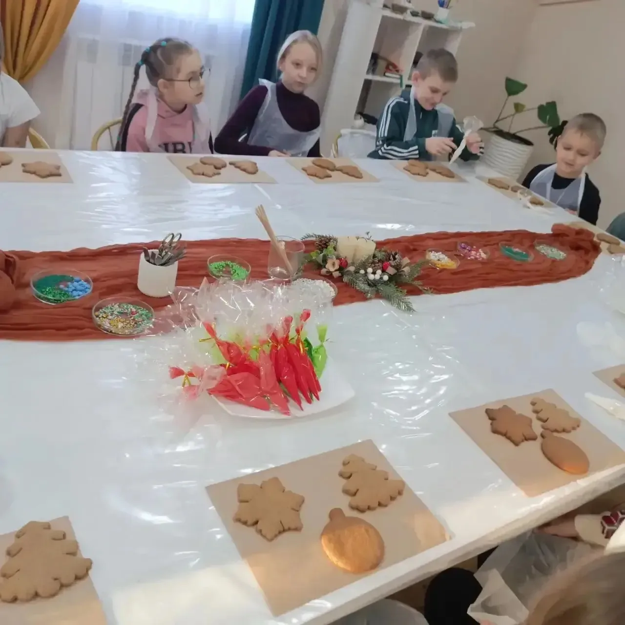 🍪✨ В самом разгаре зимние каникулы, наполненные волшебством творчества и сладкими ароматами! 🌟 Наши 