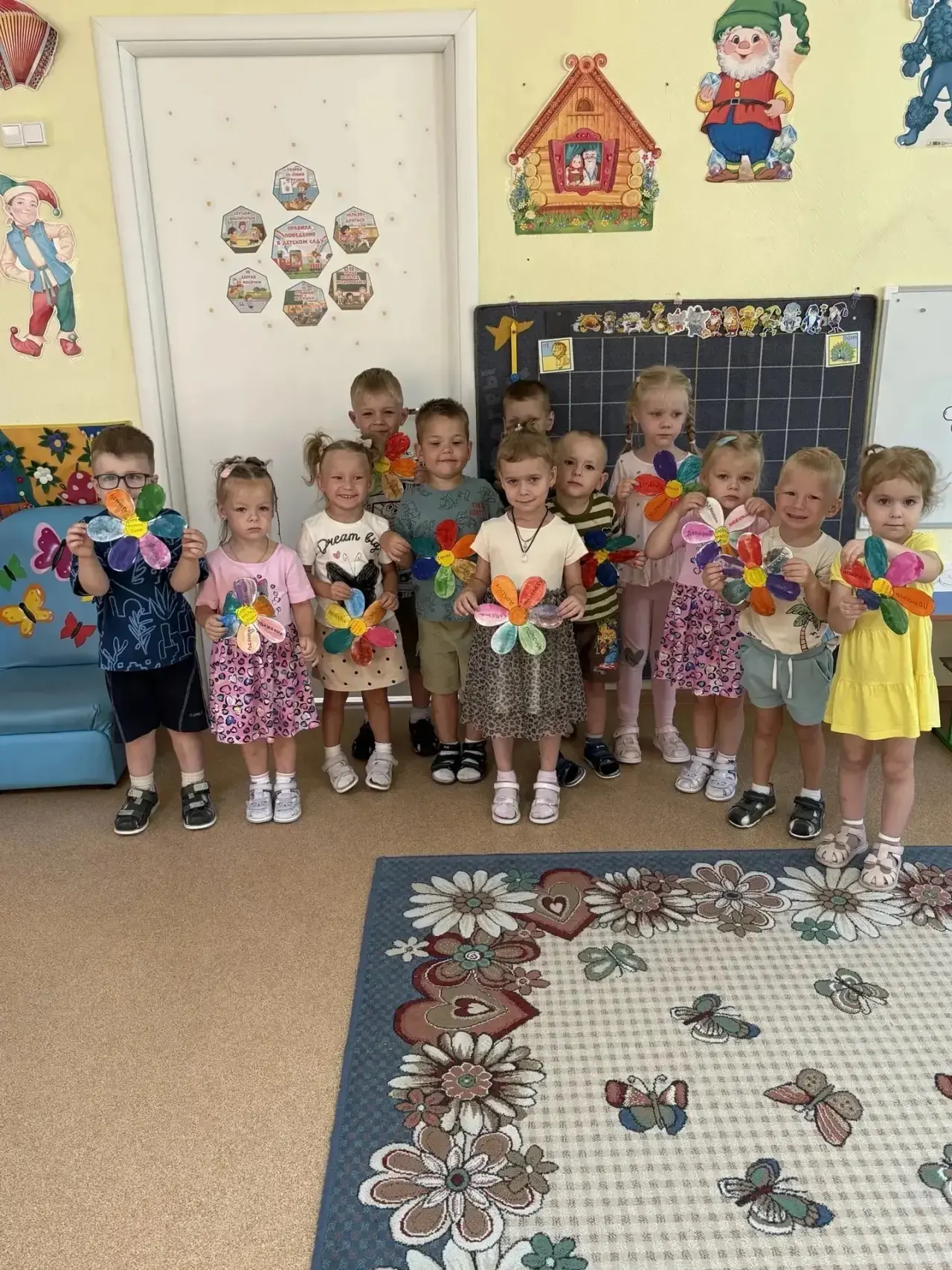 🌼 Ромашки от группы «Василёк»: символы семьи, любви и верности 🌼

В рамках календаря Первых ребята