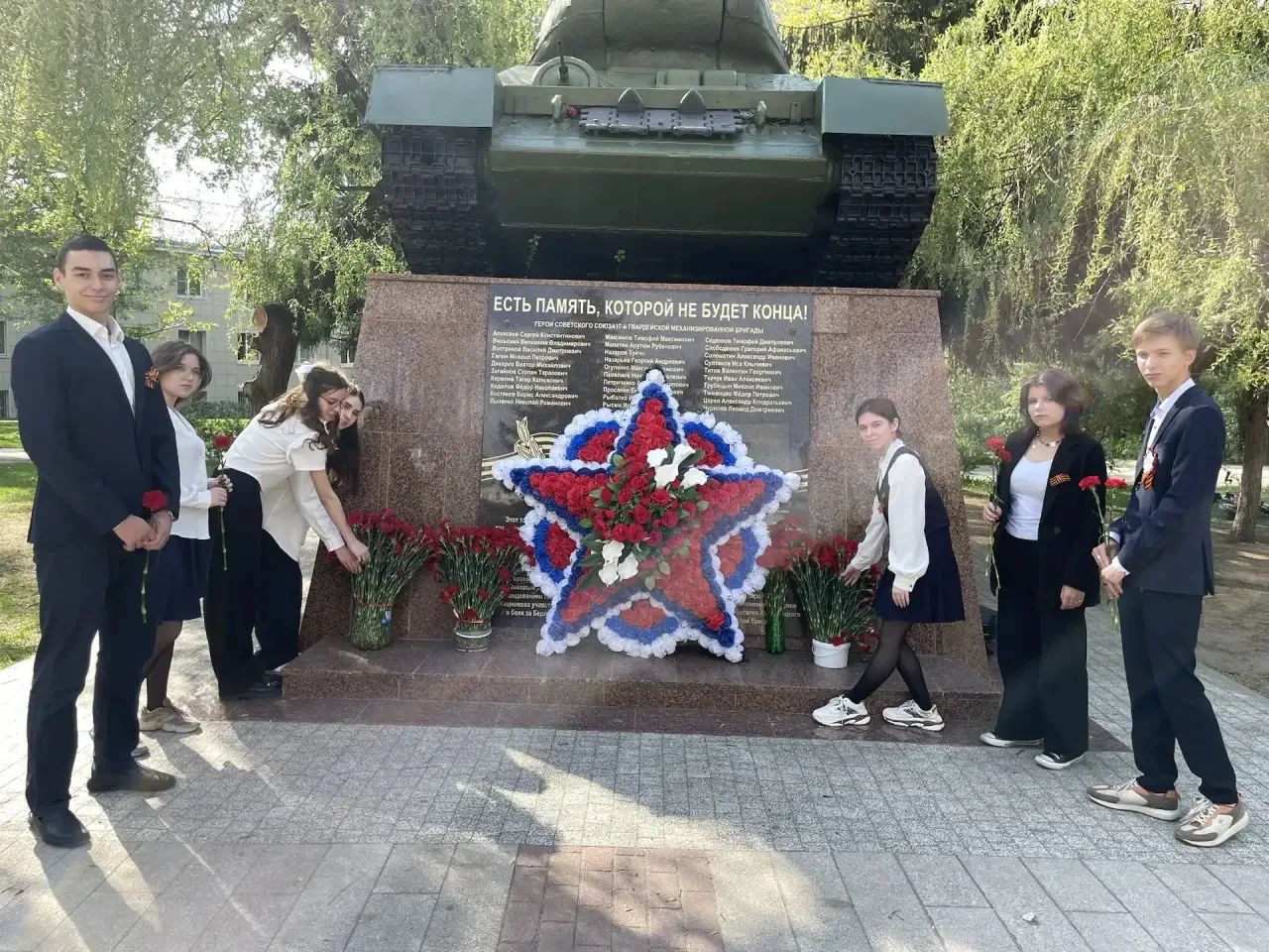 Сердце 10Б: Никто не забыт, ничто не забыто. 🕊  В этом году акция «Бессмертный полк» для нас — не пр
