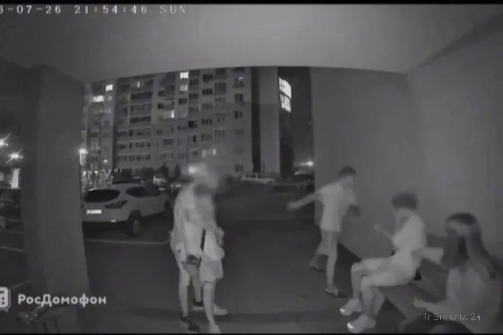 ⚡️Полиция проверит драку подростков в Энгельсе

Все началось с опубликованной записи с камеры домофо