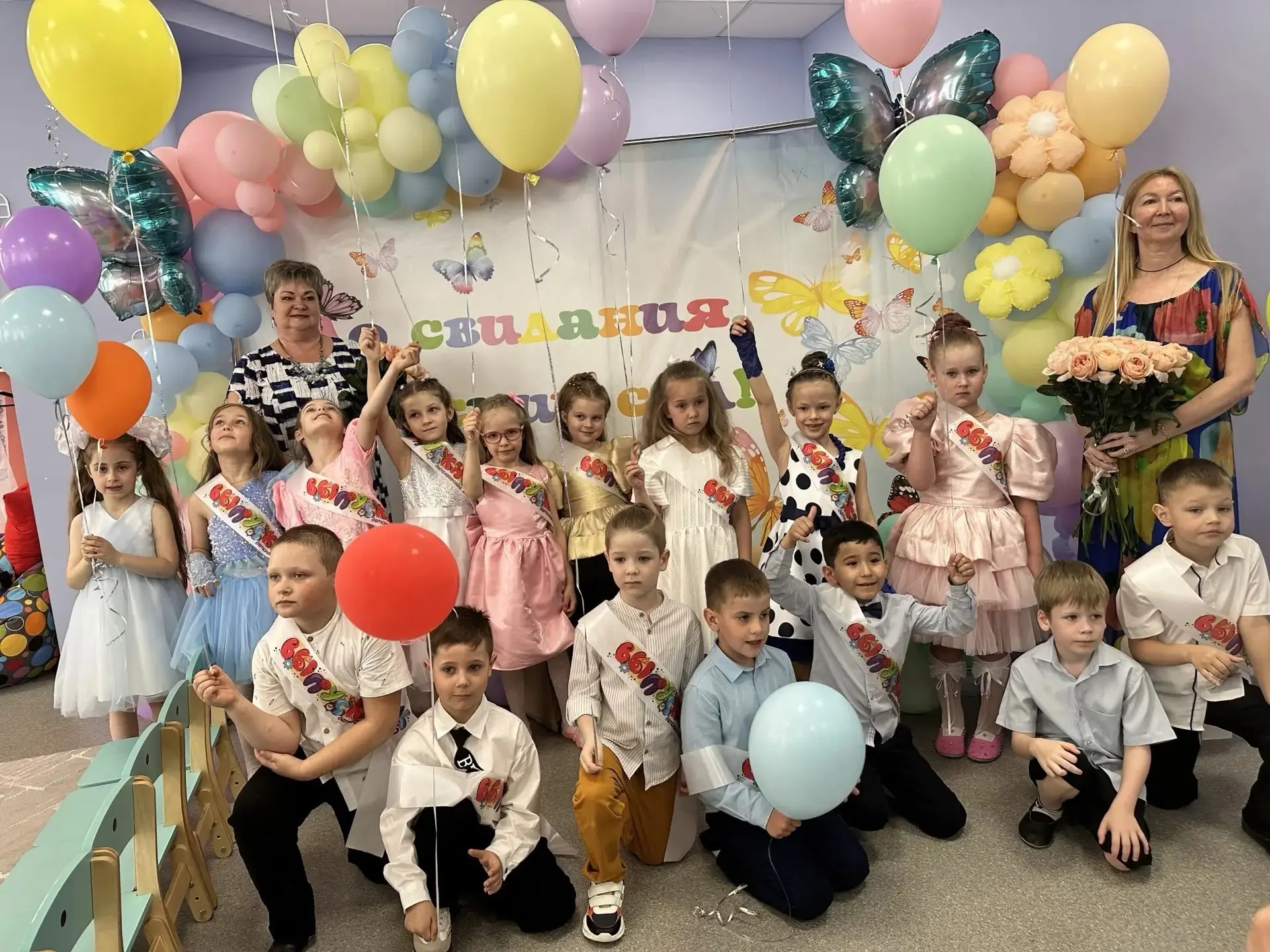 ✨ Выпускные в нашем дошкольном отделении! Дорогие родители и ребята! 🎓 Наши малыши попрощались с дет