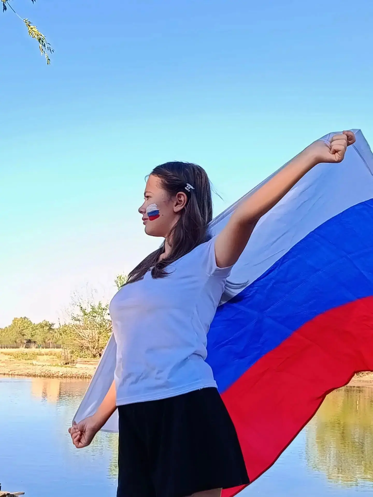Белый – облако большое,