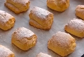 Ял көнөнә тәмлекәс. Эремсекле печенье 
 
Эремсекле ҡамырҙан печенье йомшаҡ, тәмле була. Эшләүе еңел,