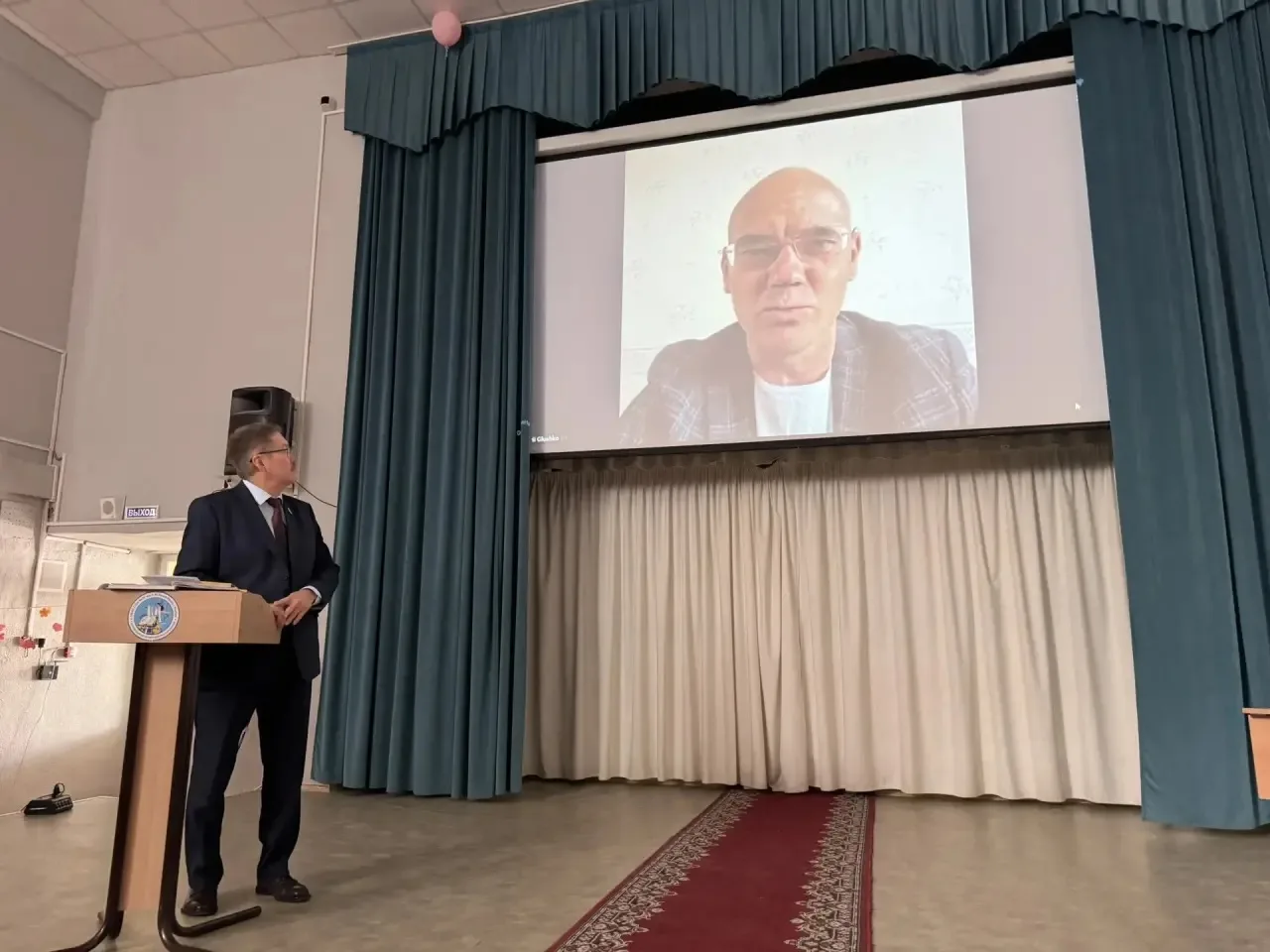 📖 Традиция, согретая любовью к школе.
27 мая на педсовете по итогам учебного года были вручены прем