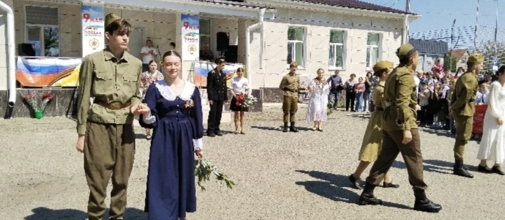 Патриотическая акция «Вальс Победы» в селе Надежда — это ежегодное мероприятие, посвящё...