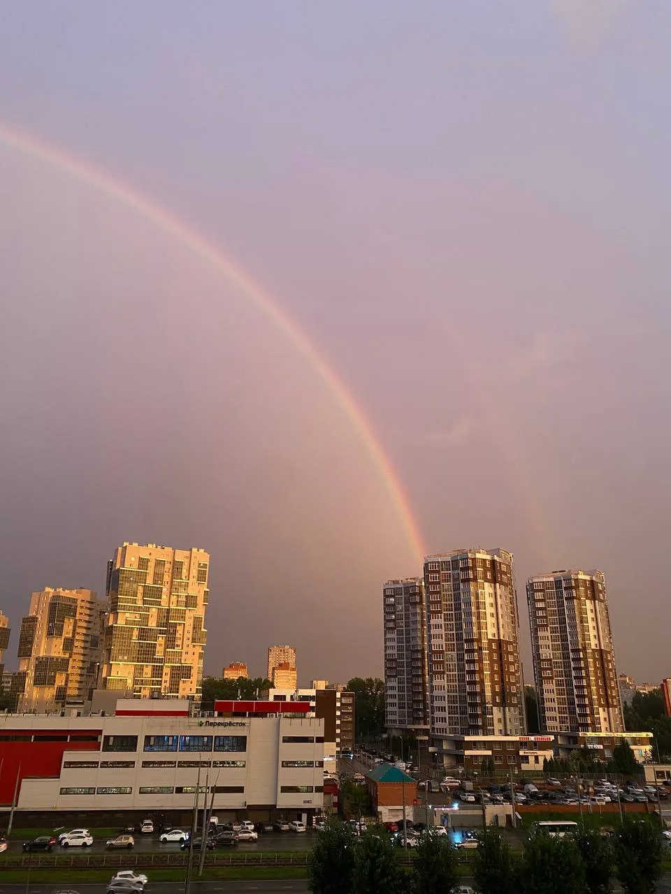 🌈 Над Казанью в эти минуты раскинулась яркая радуга