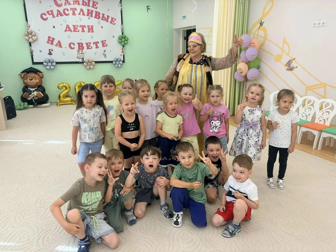 30 июня Баба Яга празднует День рождения! Эта вредная старушка всегда веселит ребят, хоть и хочет ка