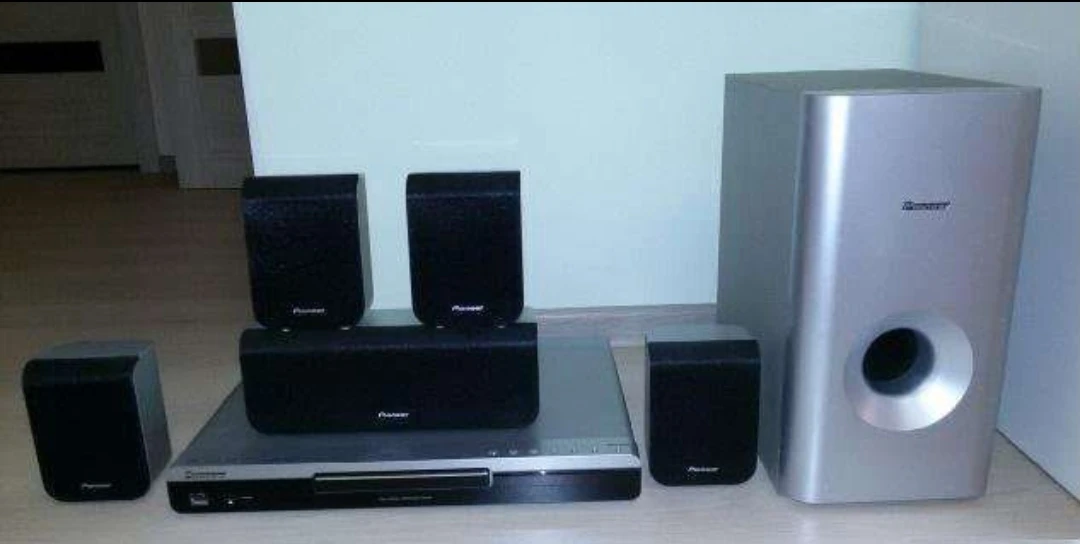 Продаётся домашний кинотеатр Pioneer xv dv353 в хорошем состоянии, всё работает, читает...