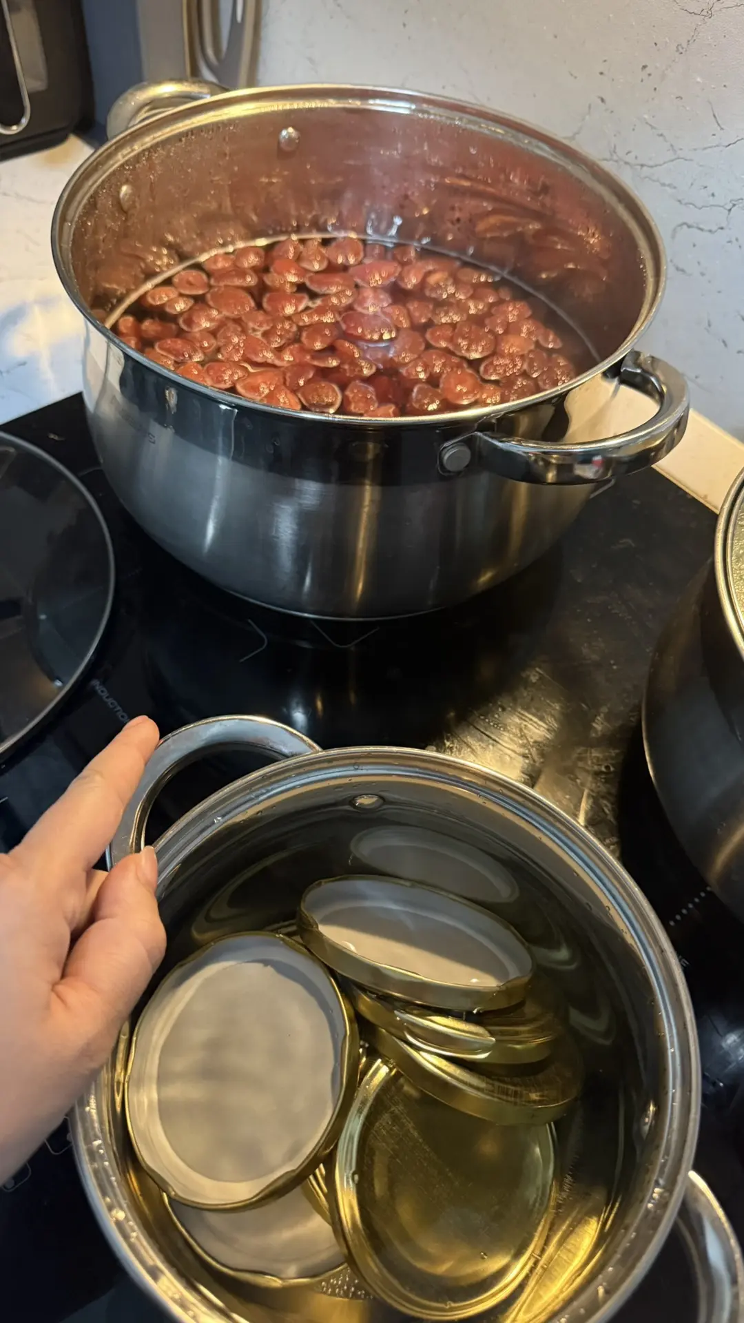 Чем занимается Маша,когда все легли спать🙈🤭 Факт обо мне: я впервые в жизни сварила в...
