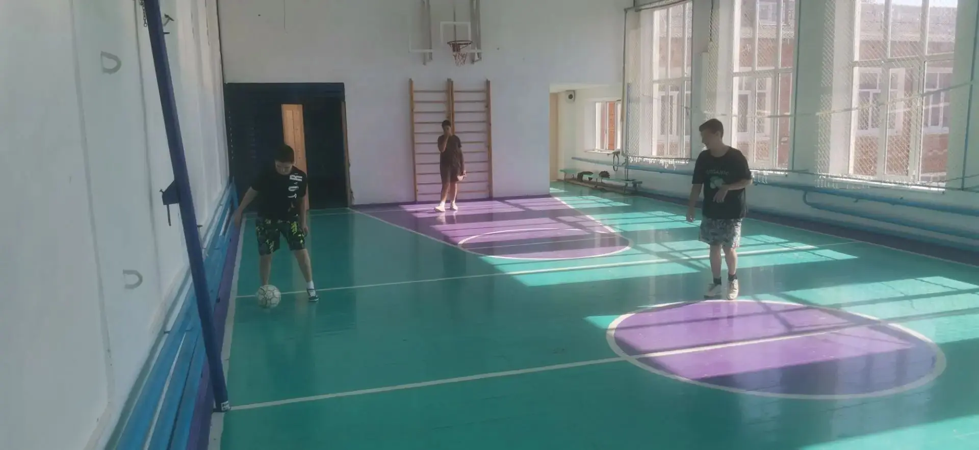 ⚽ Спорт — это жизнь! 🏆

В нашей школе завершились жаркие футбольные баталии! В рамках Антинаркотиче