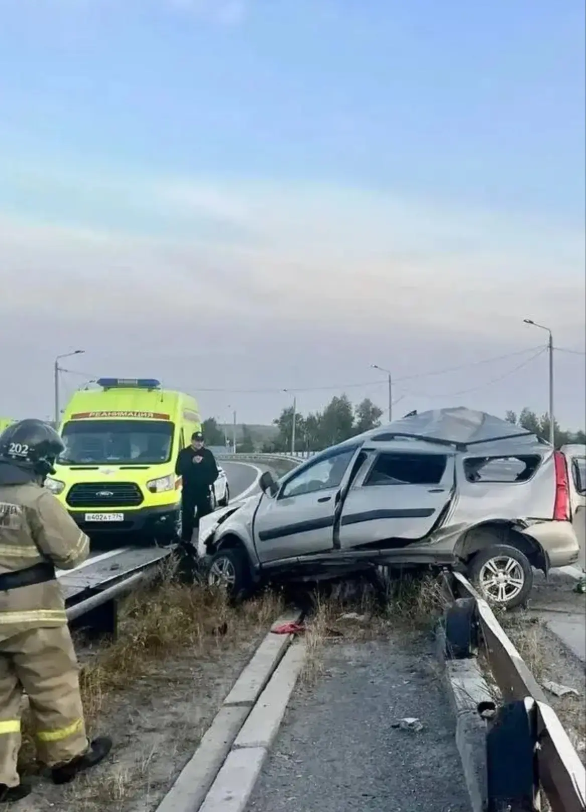 😱 Пьяный водитель пробил ограждение и чудом выжил в ДТП в Челябинске