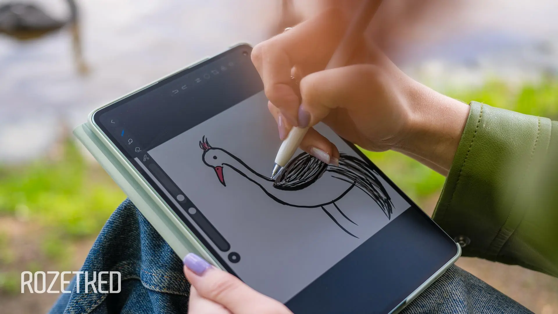 Чем хорош компактный MatePad Mini, мы уже рассказали. Осталось разобраться, как и в каких повседневн