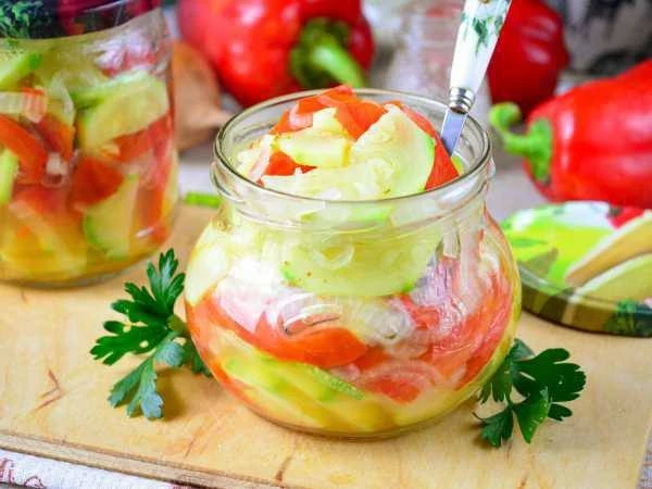 САЛАТ ИЗ КАБАЧКОВ, ПЕРЦА И ЛУКА НА ЗИМУ