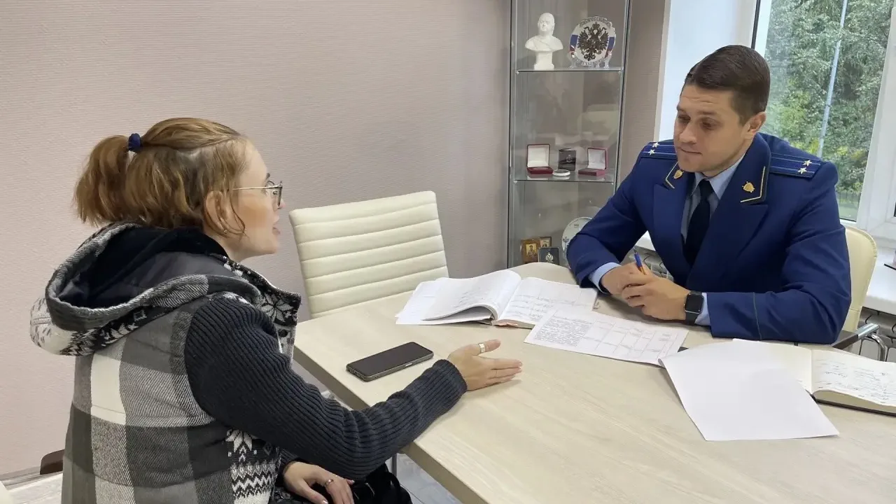 Заместитель прокурора Невского района Санкт-Петербурга Юрий Мишаткин провел выездной пр...