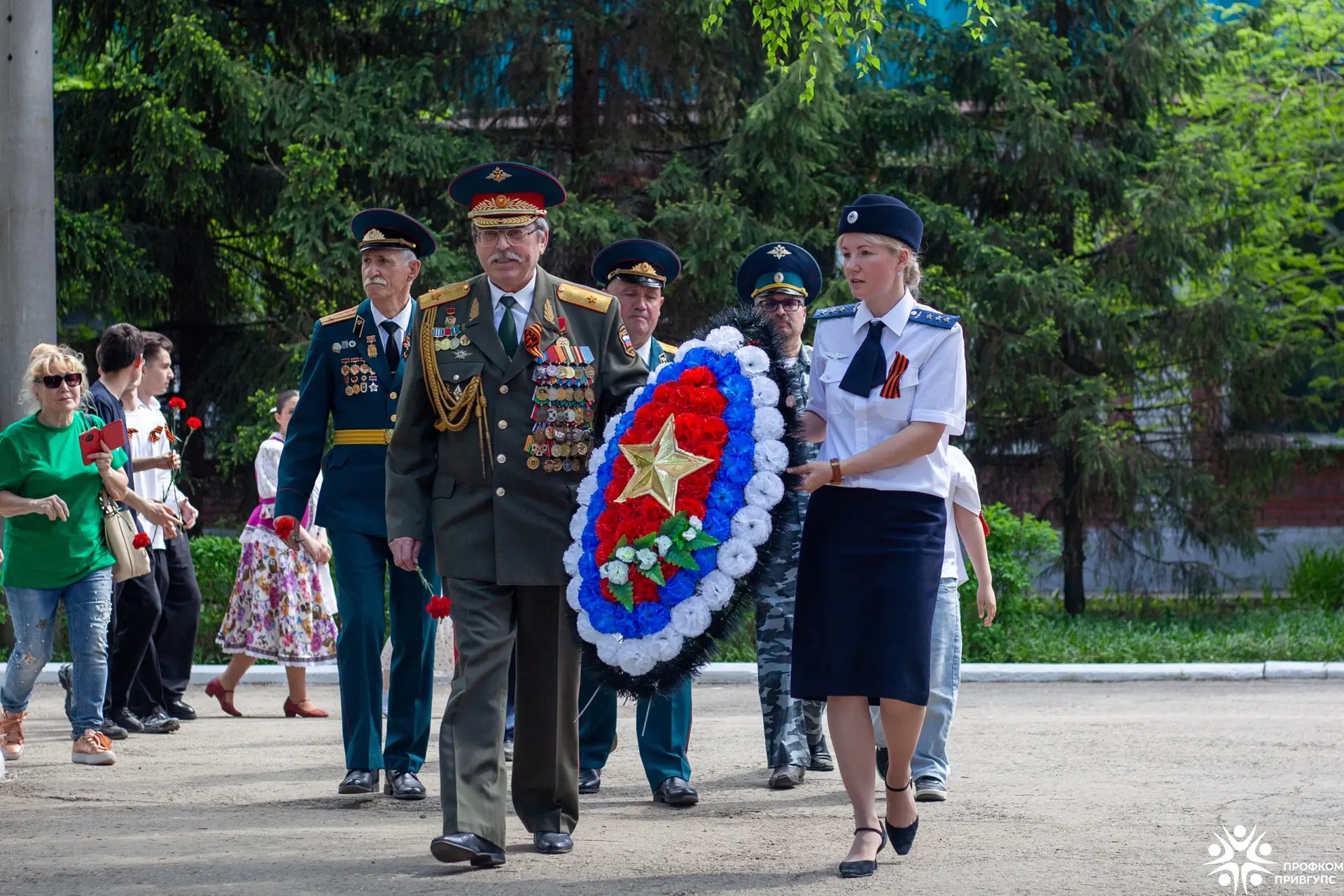 🇷🇺 Верность поколению победителей  🎖 В четверг, 7 мая, в ПривГУПС прошел митинг-концерт с участием с