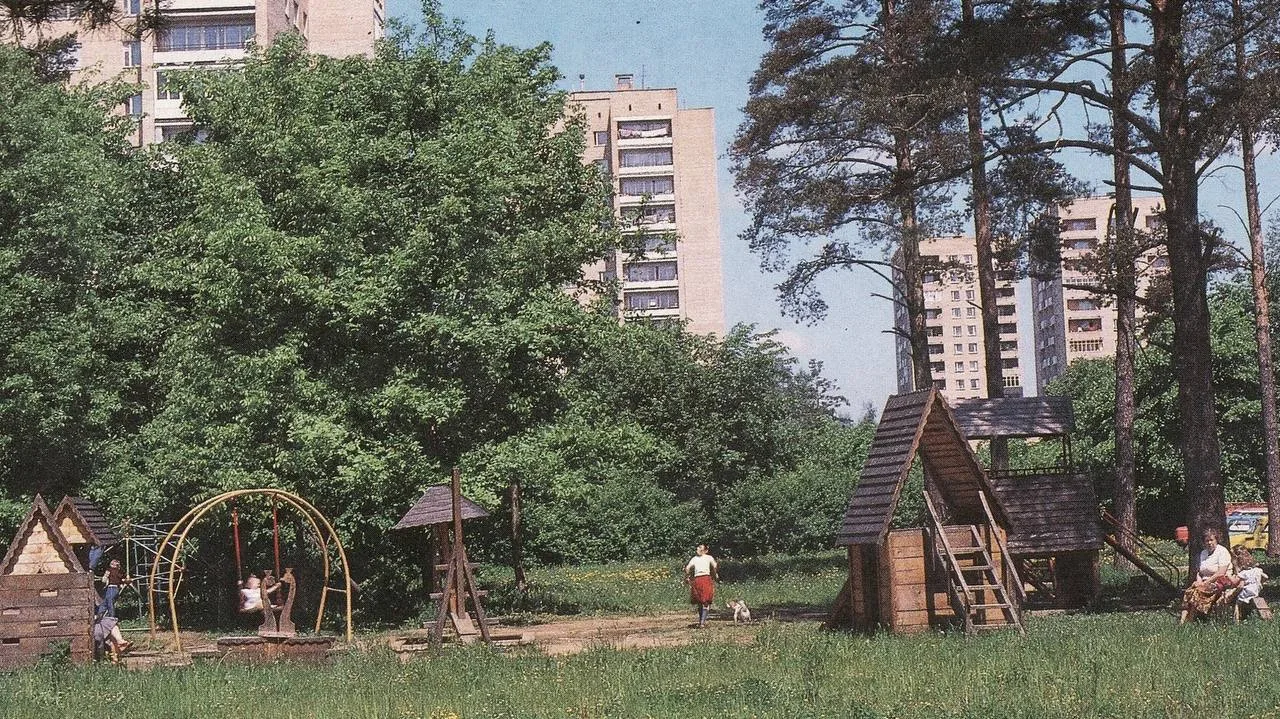 📸 Зона отдыха в 5-м микрорайоне, вторая половина 1980-х годов