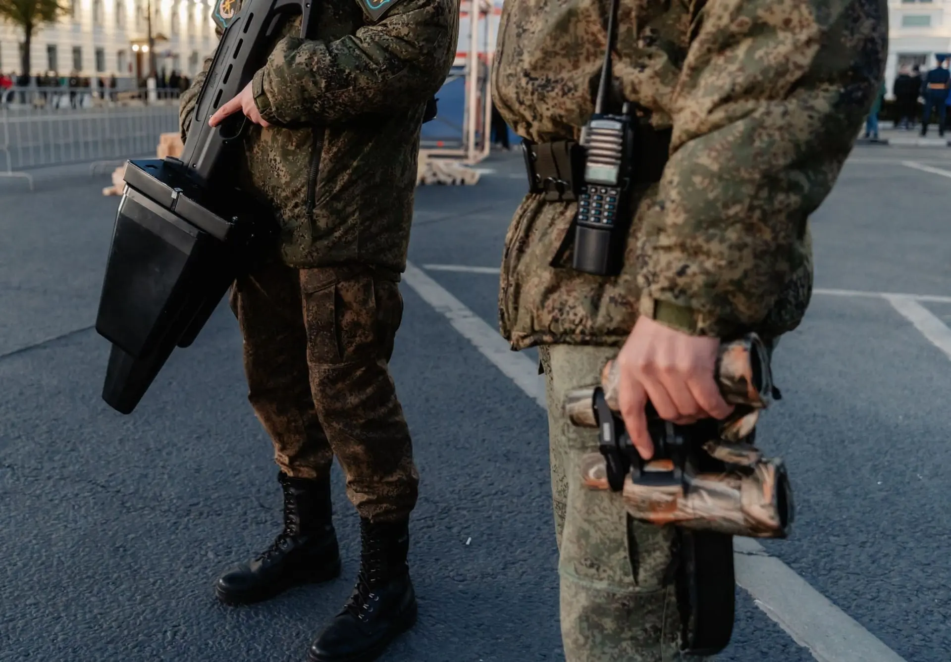 При отражении атаки БПЛА сегодня ночью обломком беспилотника частично повреждена стена ...