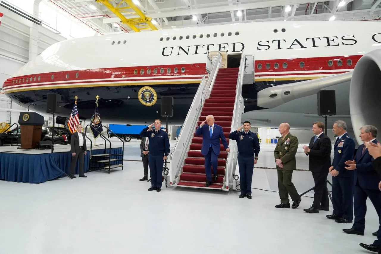Самый дорогой подарок от иностранного государства — Катар подарил Трампу Boeing 747 за $400 млн.

Ла