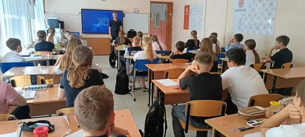 🚦Безопасность прежде всего! 🚔  Сегодня в преддверии долгожданных летних каникул нашу школу посетил и