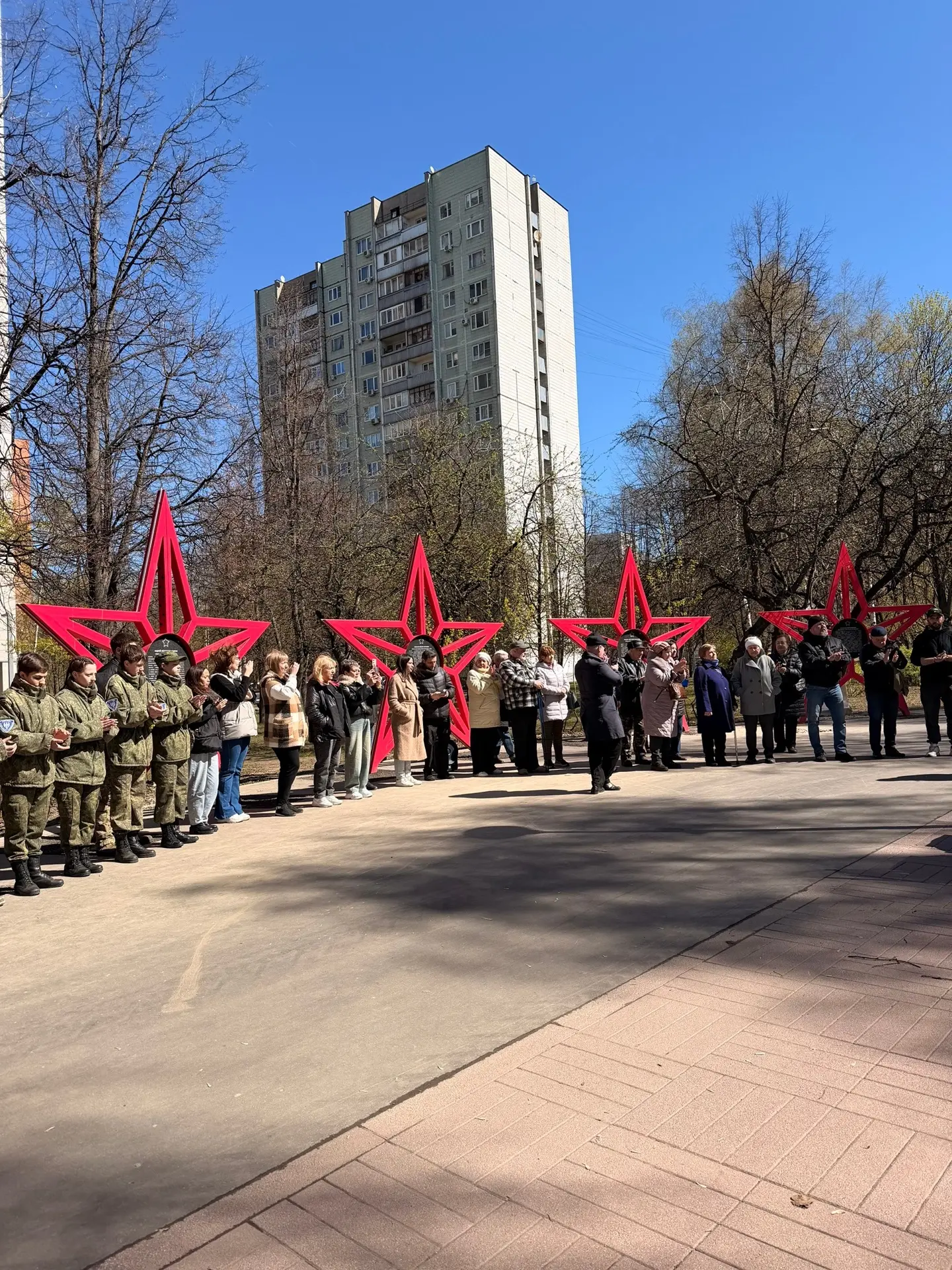 🇷🇺 Курсанты «Ястреба» — в акции «Сирень памяти»  Курсанты военно-патриотического клуба «Ястреб» стал