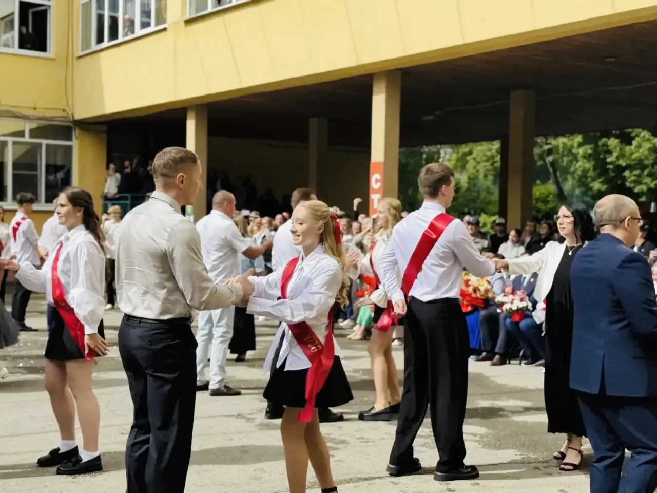 💫📢 ВНИМАНИЕ. ГОВОРИТ ШКОЛА. В ЭФИРЕ ЛЮБОВЬ, ВАЛЬС И ПОСЛЕДНИЙ ЗВОНОК   Сегодня в нашей школе прогрем
