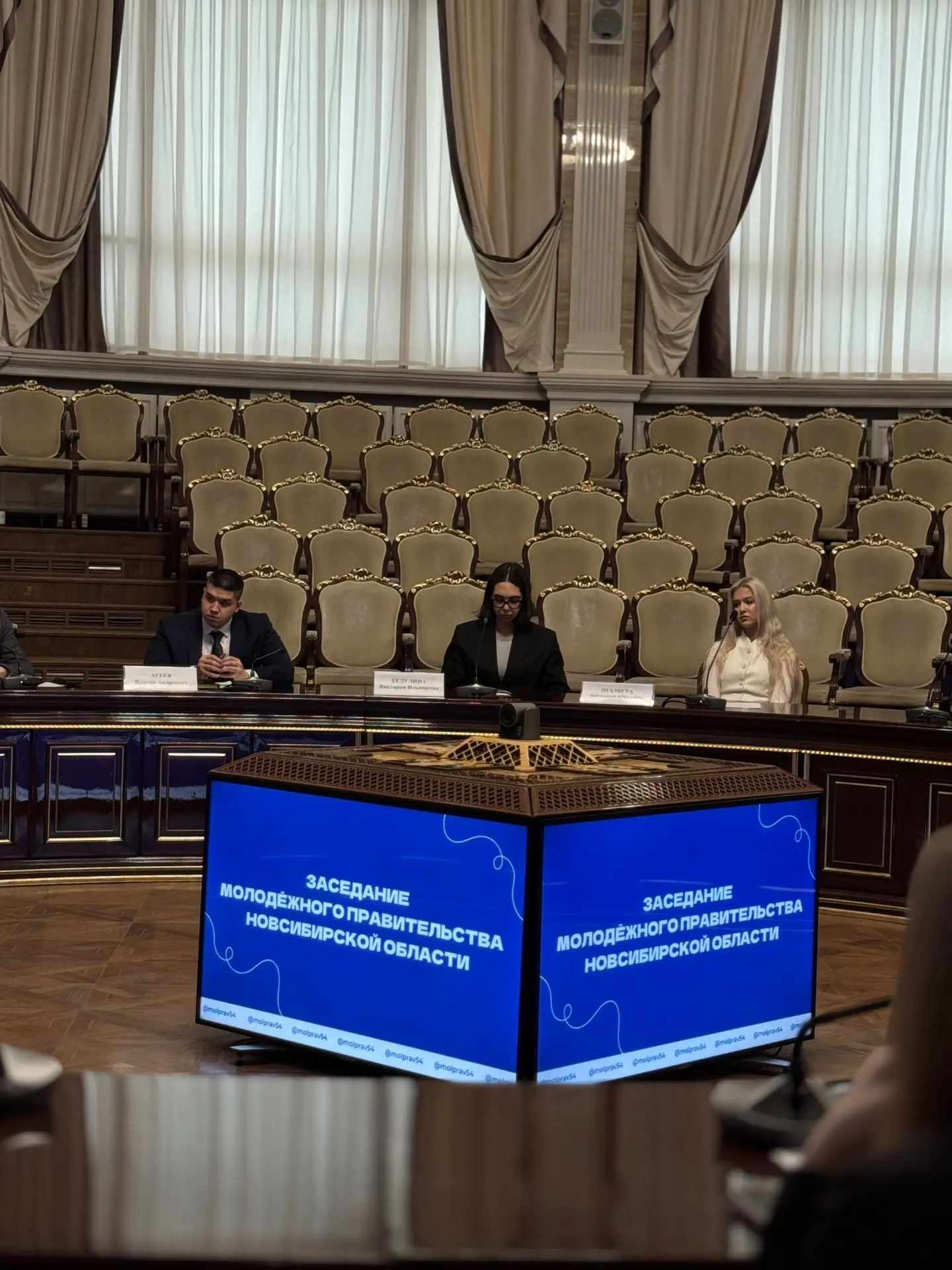 🌟 ГИМНАЗИСТЫ В МОЛОДЁЖНОМ ПРАВИТЕЛЬСТВЕ 🌟    Наша ученица 10 «А» класса Бедулина Виктория приняла уч