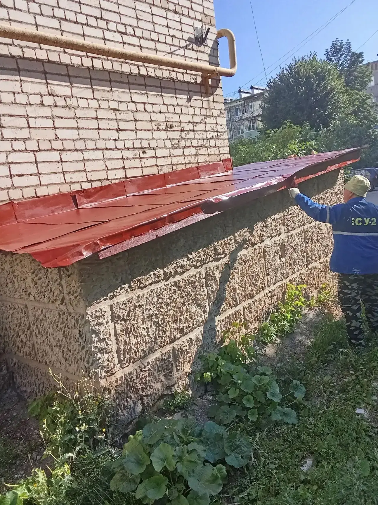 Продолжается ремонт конструктивных элементов многоквартирных домов.