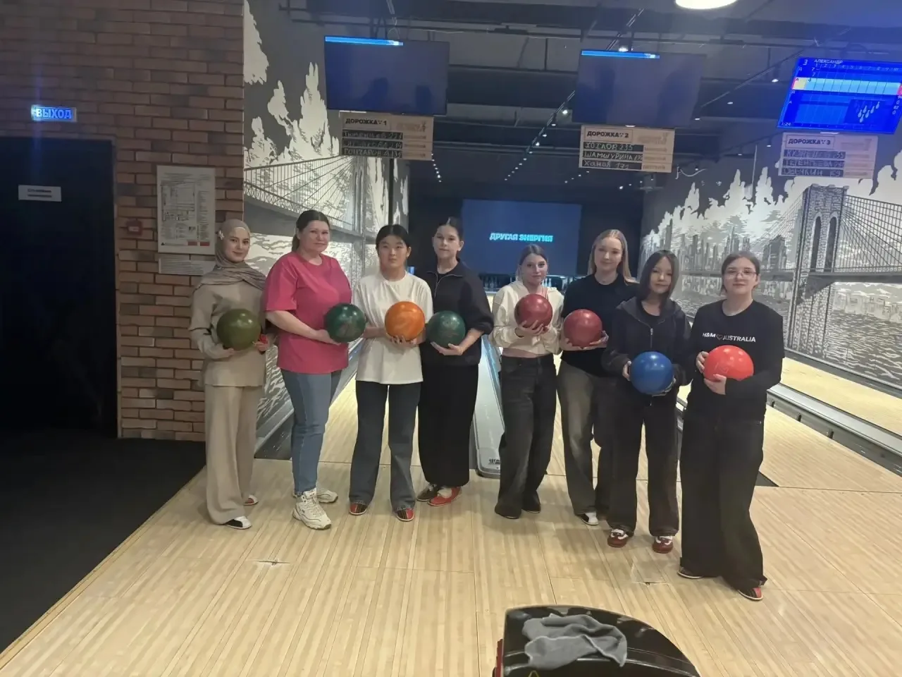 🎳 Новости 9 «Ж»: Боулинг-баттл состоялся!  В минувшие выходные учащиеся 9 «Ж» класса вместе со своим