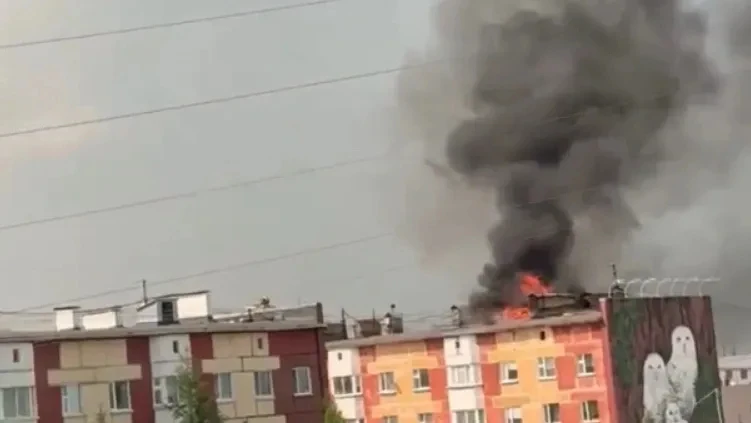 Пожар на крыше пятиэтажки в Новом Уренгое

19 июня, в пятницу, днем произошел пожар на крыше пятиэ