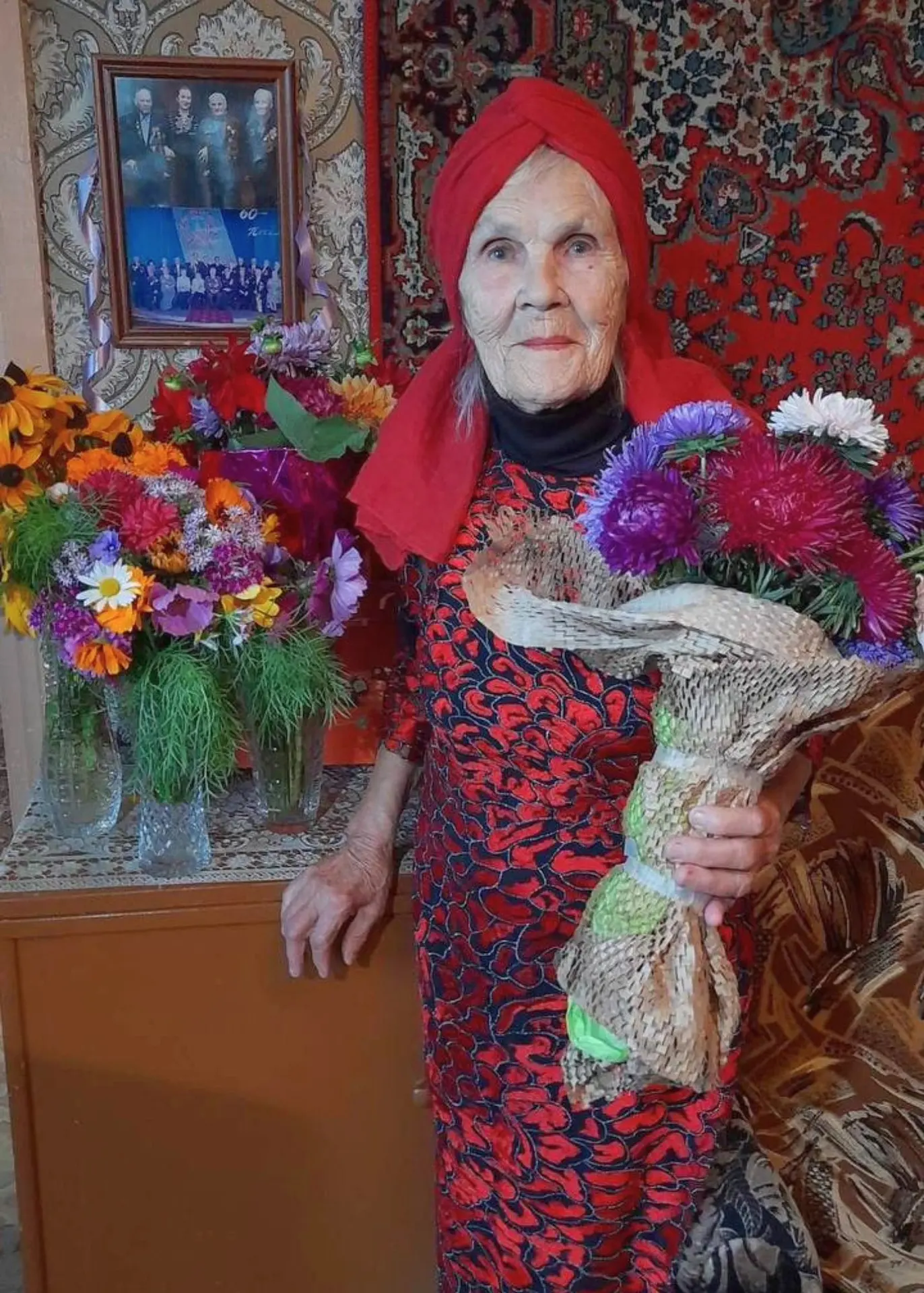 💐Три десятилетия — детям, почти век — добру