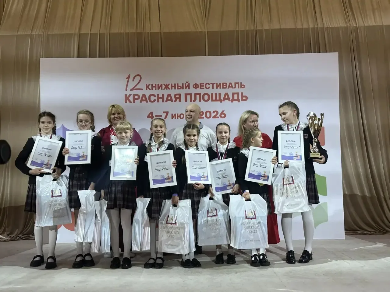 🏆 Победа «Бобрят» в Москве!

6 июня наша команда «Бобрята» заняла 1 место во Всероссийском конкурсе
