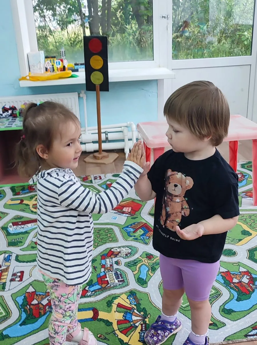 Дружба измеряется не годами! Дружба- это когда каждый день открытие, а каждая улыбка заразительна! Д