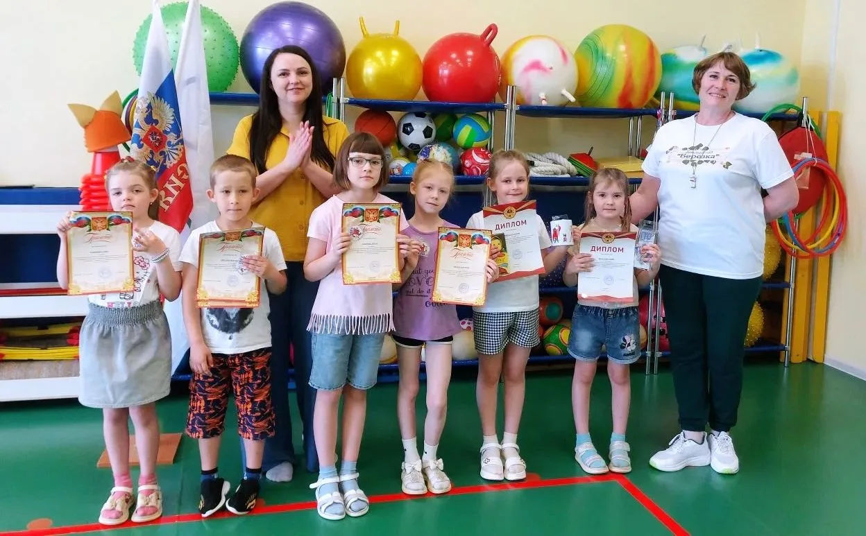Воспитанники МБДОУ Дзержинский детский сад №4 "Берёзка", подготовительной группы «Солнышко» и разнов