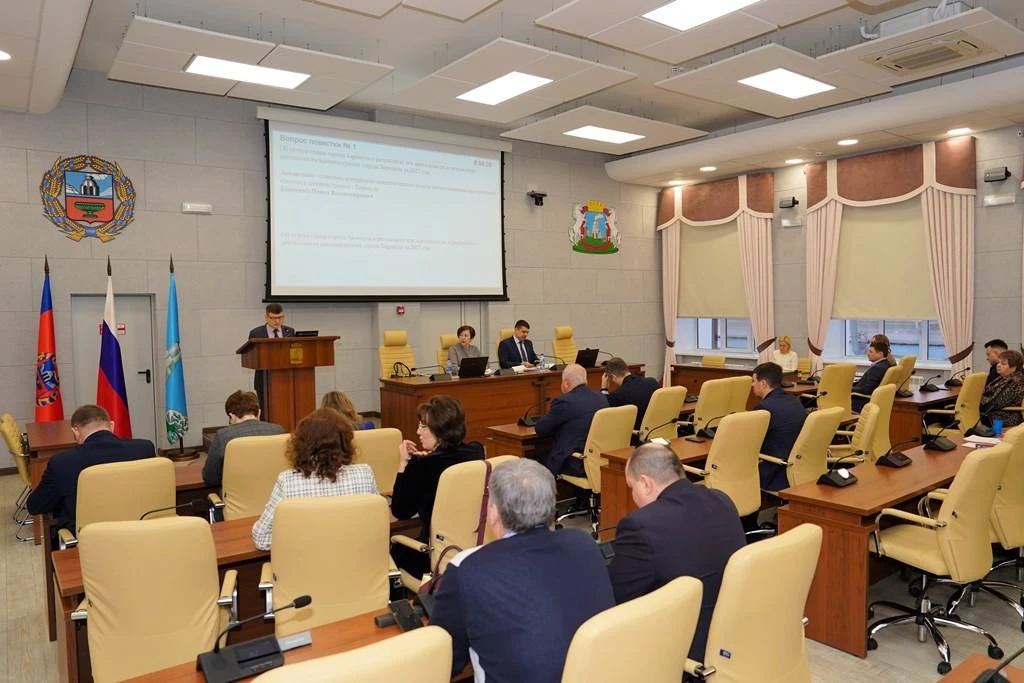 Обсудили итоги развития города Барнаула за 2025 год