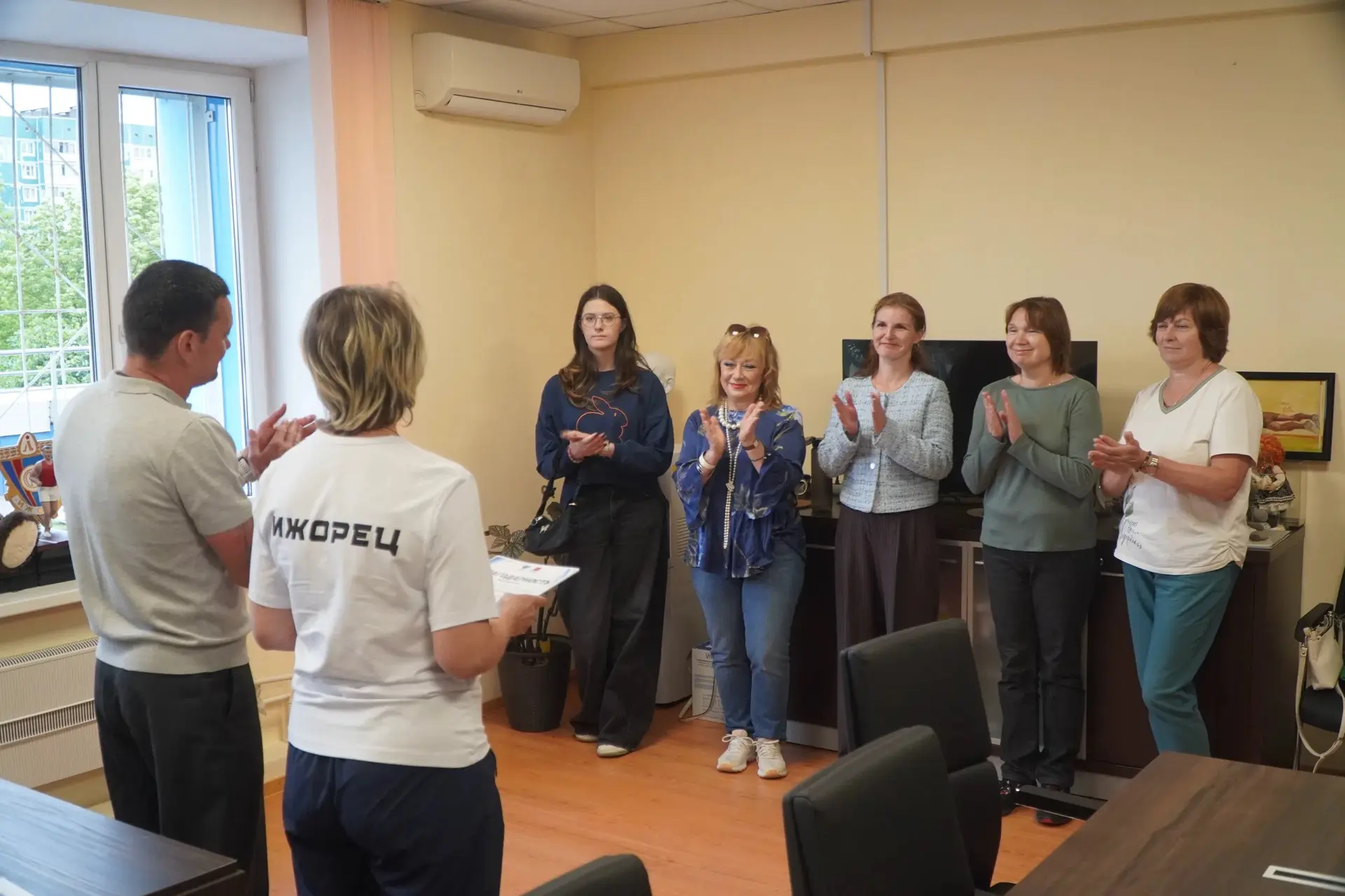 ⚡17 июня директор спортивно-оздоровительного комплекса "Ижорец" Тимур Геннадиевич Овчаренко вручил б