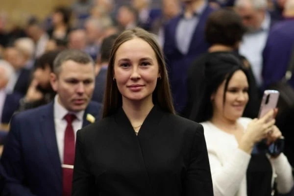 Полина, на работу!   Депутат Гонашилина получила финансовое повышение в Гордуме  Зарплатное место ст