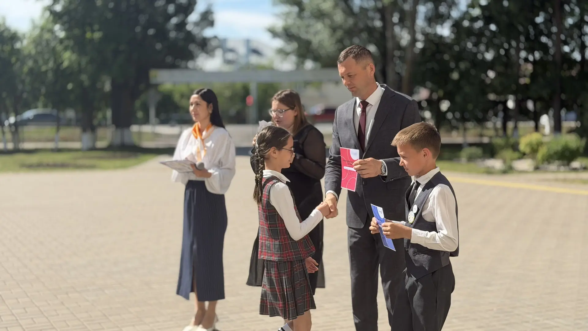 Первый школьный юбилей: выпускники начальной школы 2026! 🎓🌟 В нашей школе состоялись торжественные л
