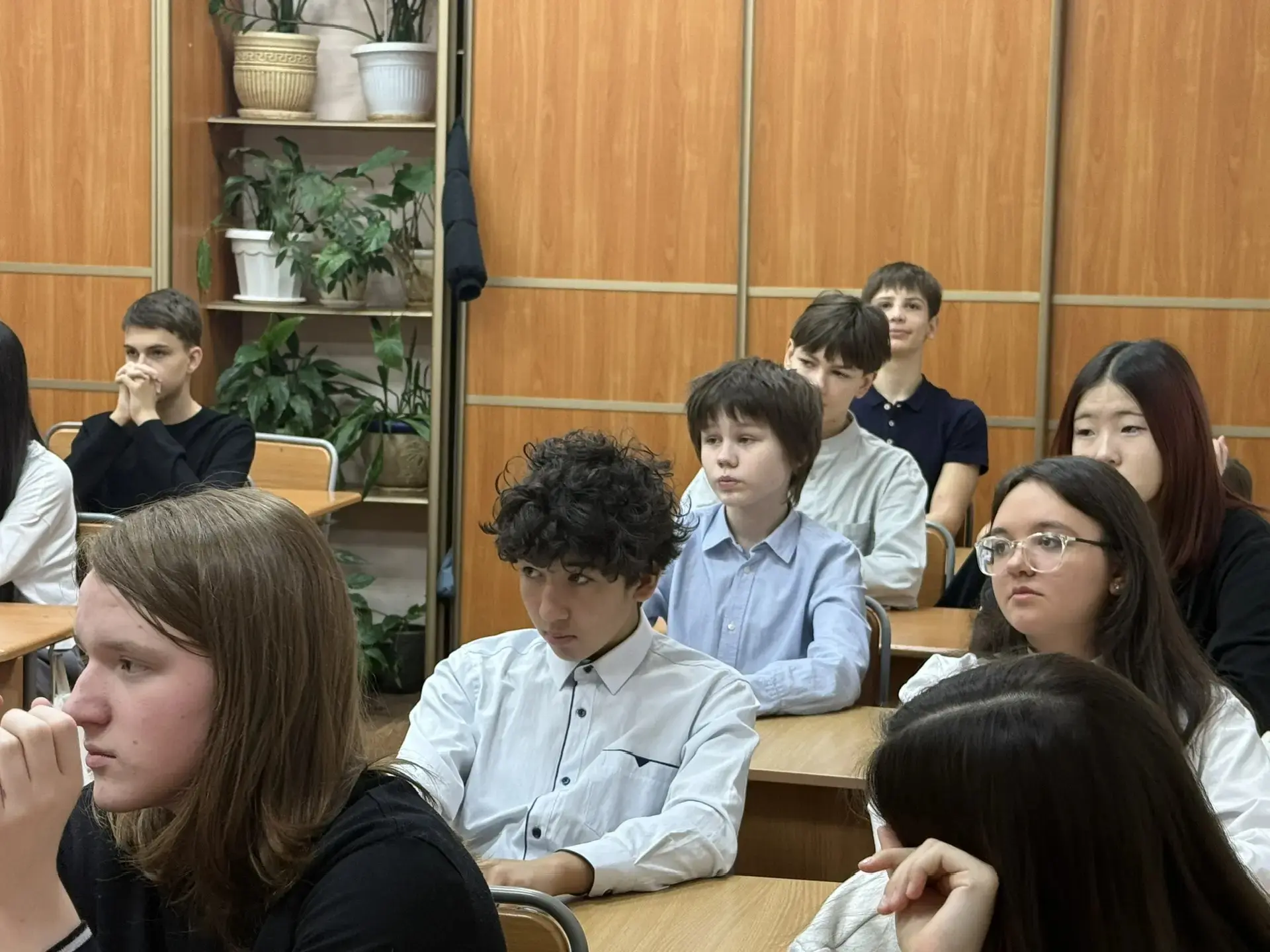 👍🏻День гостей в 7 «А»: новые знания и важные беседы  🎗️В 7 «А» классе прошёл увлекательный день гост