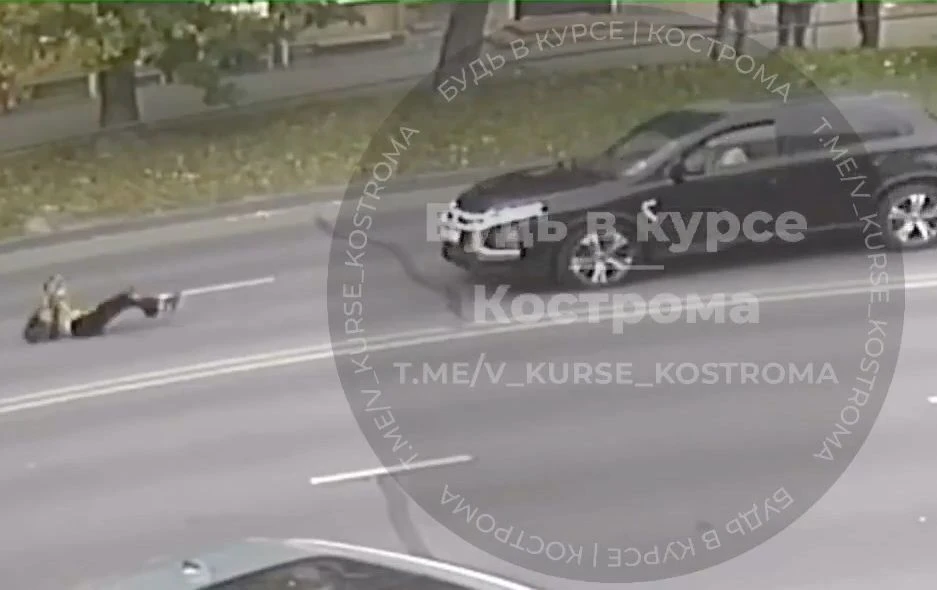МОМЕНТ НАЕЗДА ИНОМАРКИ НА РЕБЕНКА В КОСТРОМЕ ПОПАЛ НА КАМЕРЫ ВИДЕОНАБЛЮДЕНИЯ