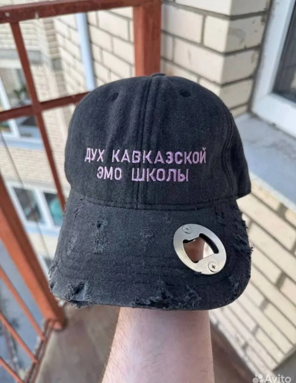 не очень поняла, почему никто не подарил мне, эмо звезде маленького кавказского городка, эту кепку?�