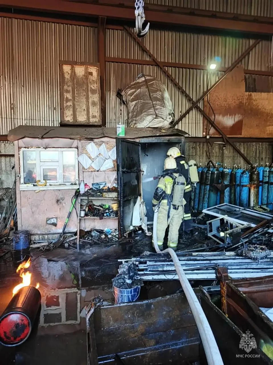🔥 В Барнауле загорелись четыре пропановых баллона - рядом были кислородные