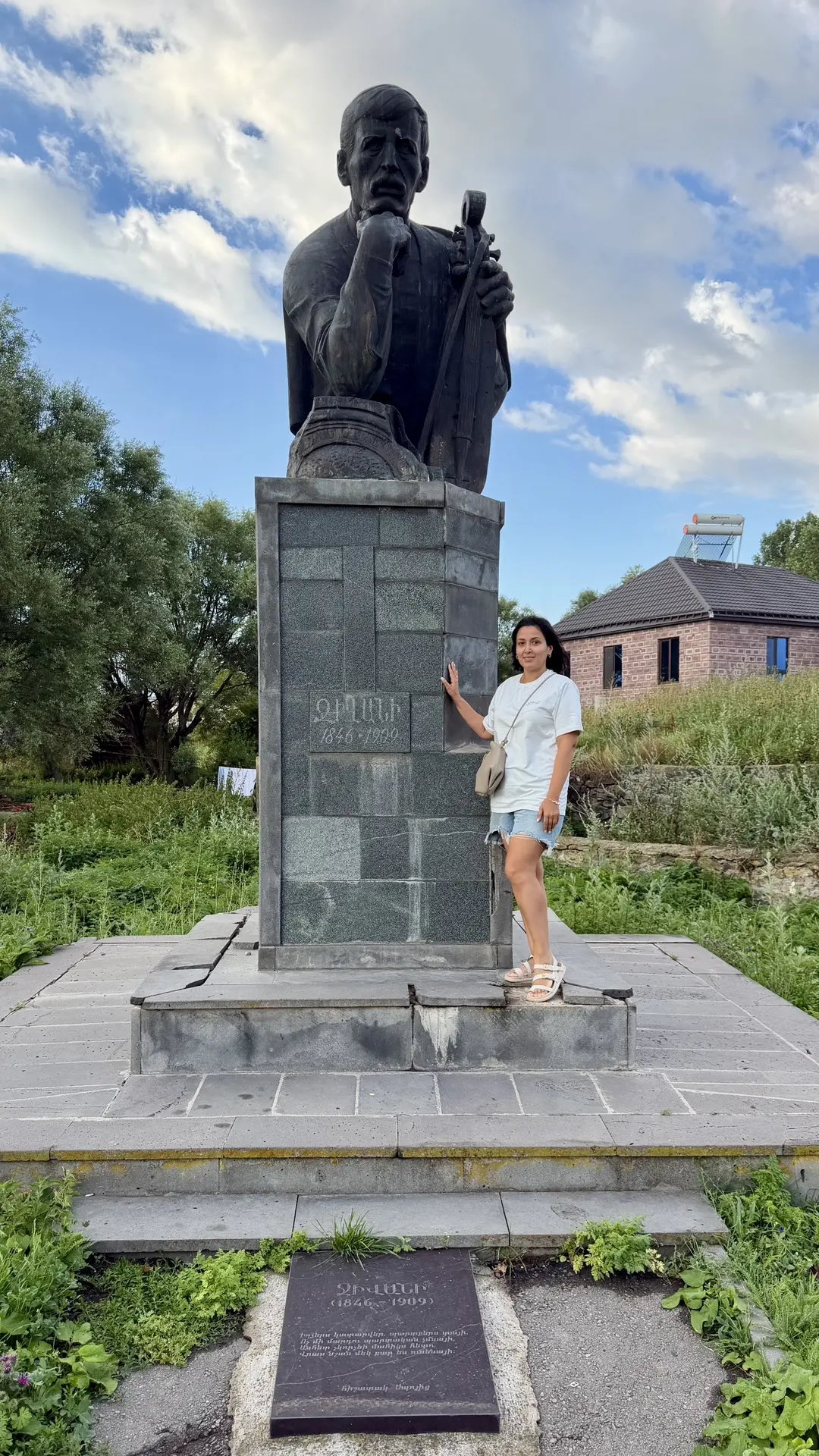На сегодняшний день в бывшую «западную Армению» (ныне Турция) ,можно ехать через Грузию...