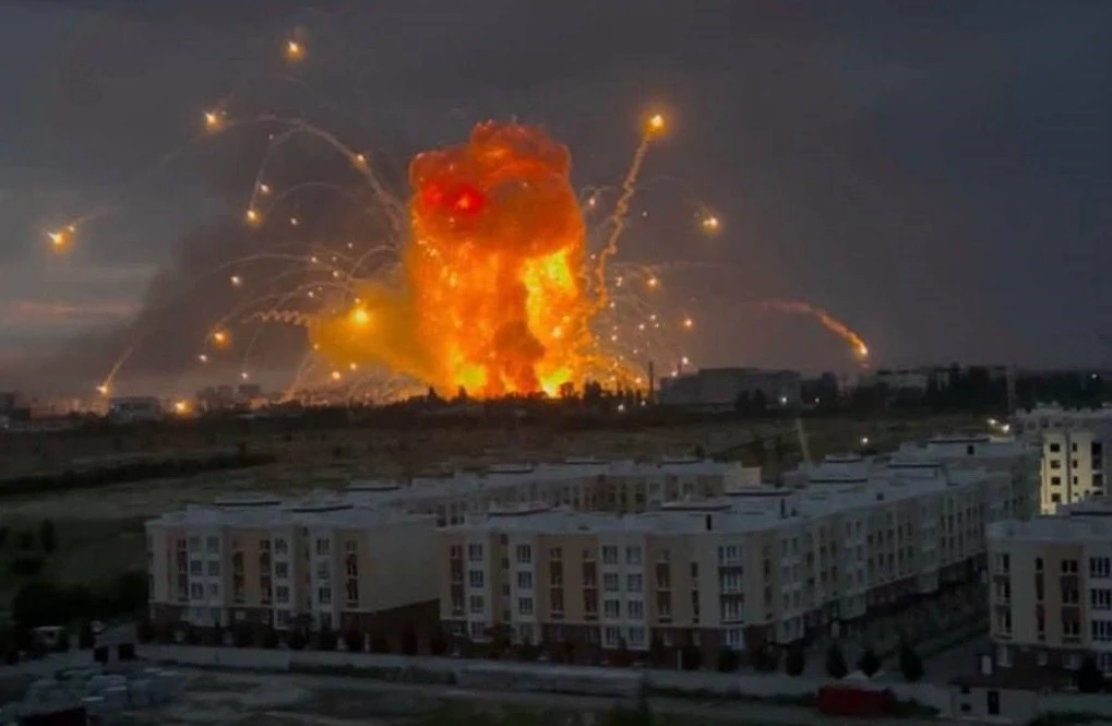 ‼️🇺🇦🔥 В Вишневом взорвался склад боеприпасов, — Зеленский

Минобороны России ранее заявило, что в