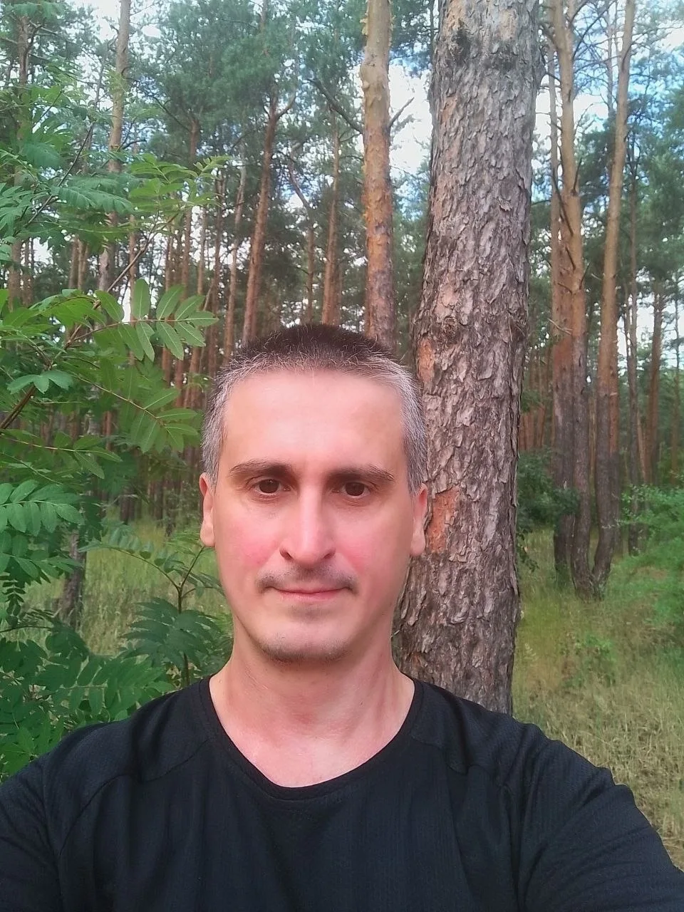 Всем привет👋 Приглашаю побегать со мной по Северному лесу и позанимаемся на турничке.